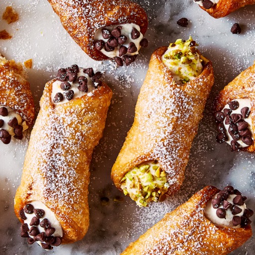 cannolis