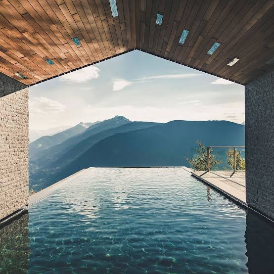 Infinity pool